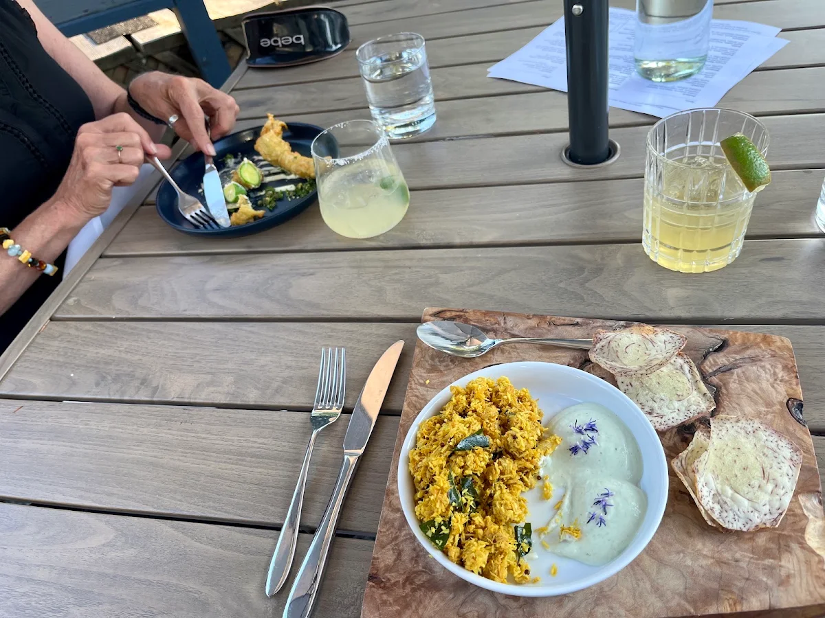 Crab and Coconut, Camas