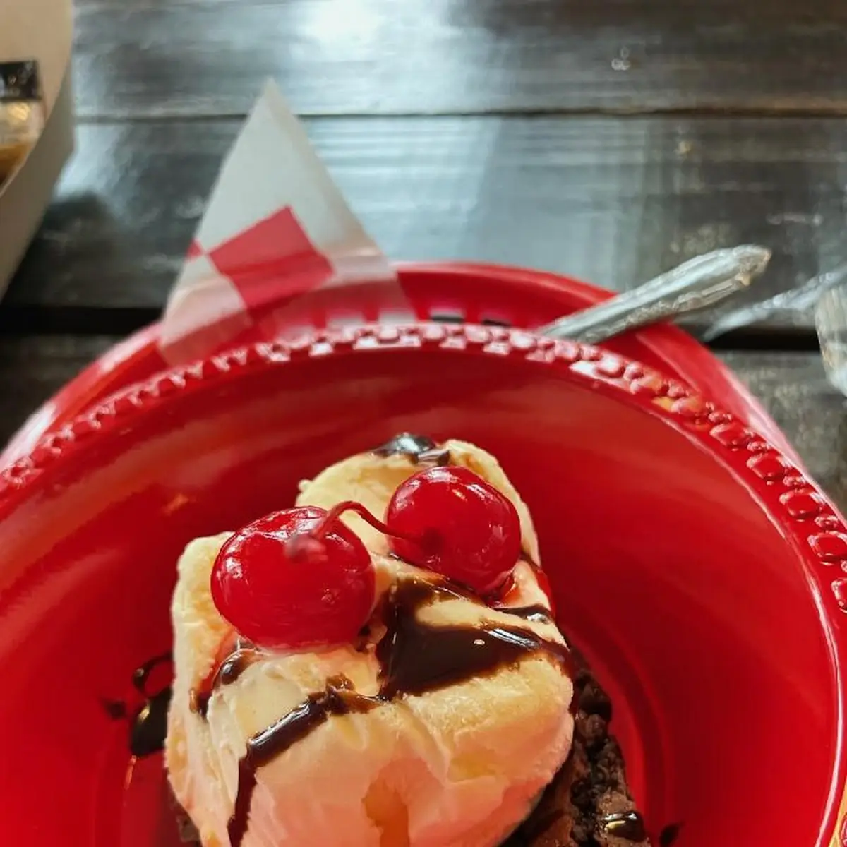 Chocolate Brownie a La Mode