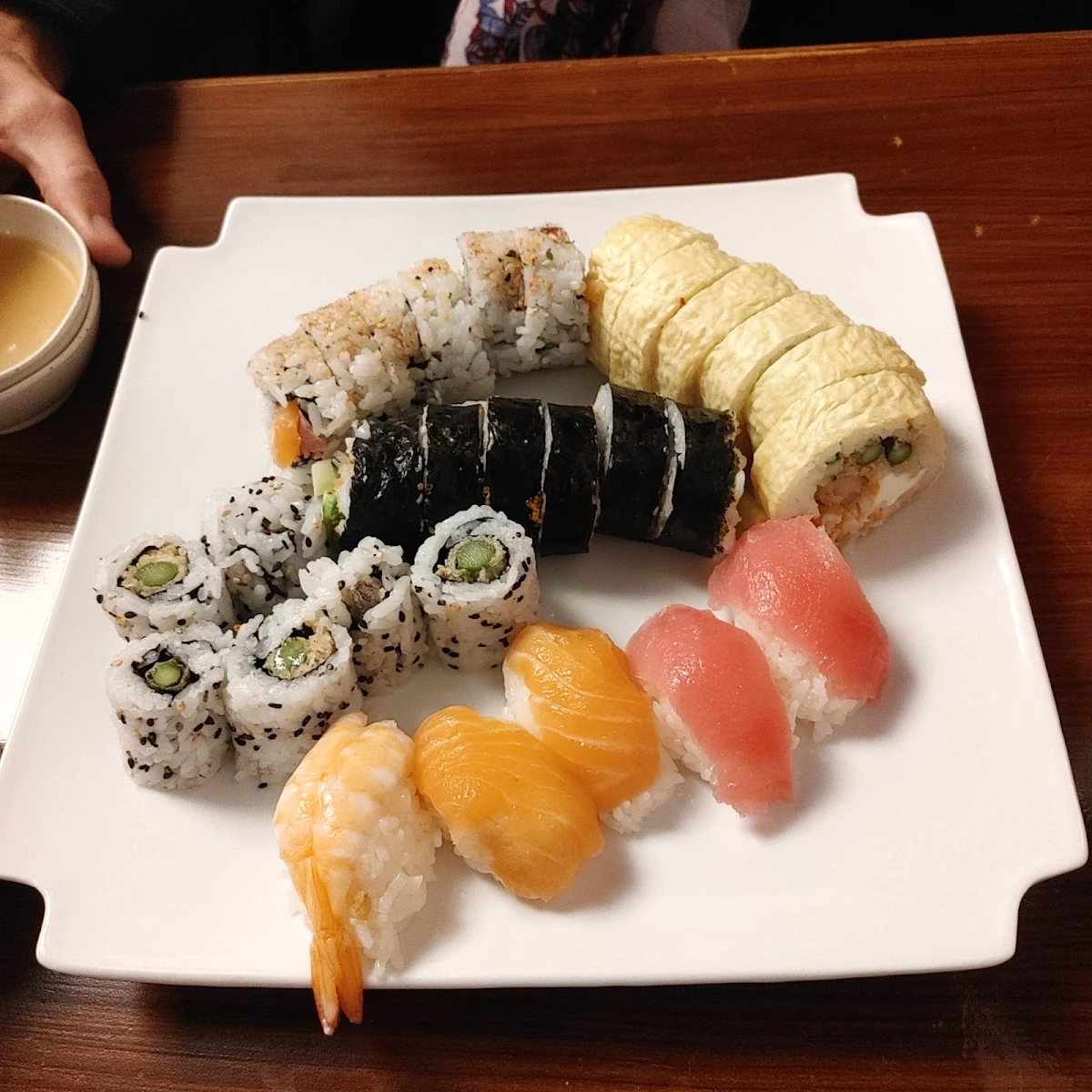 Assiette de Sushis Valet, Restaurant fusion asiatique Inc