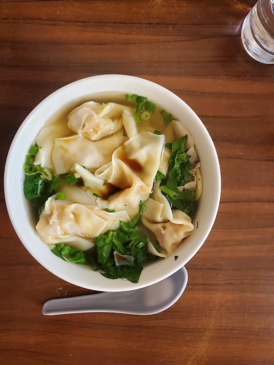 Soupe Won Ton, Restaurant fusion asiatique Inc
