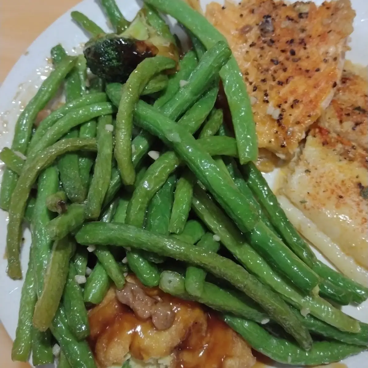 Buffet Salmon and Green Beans