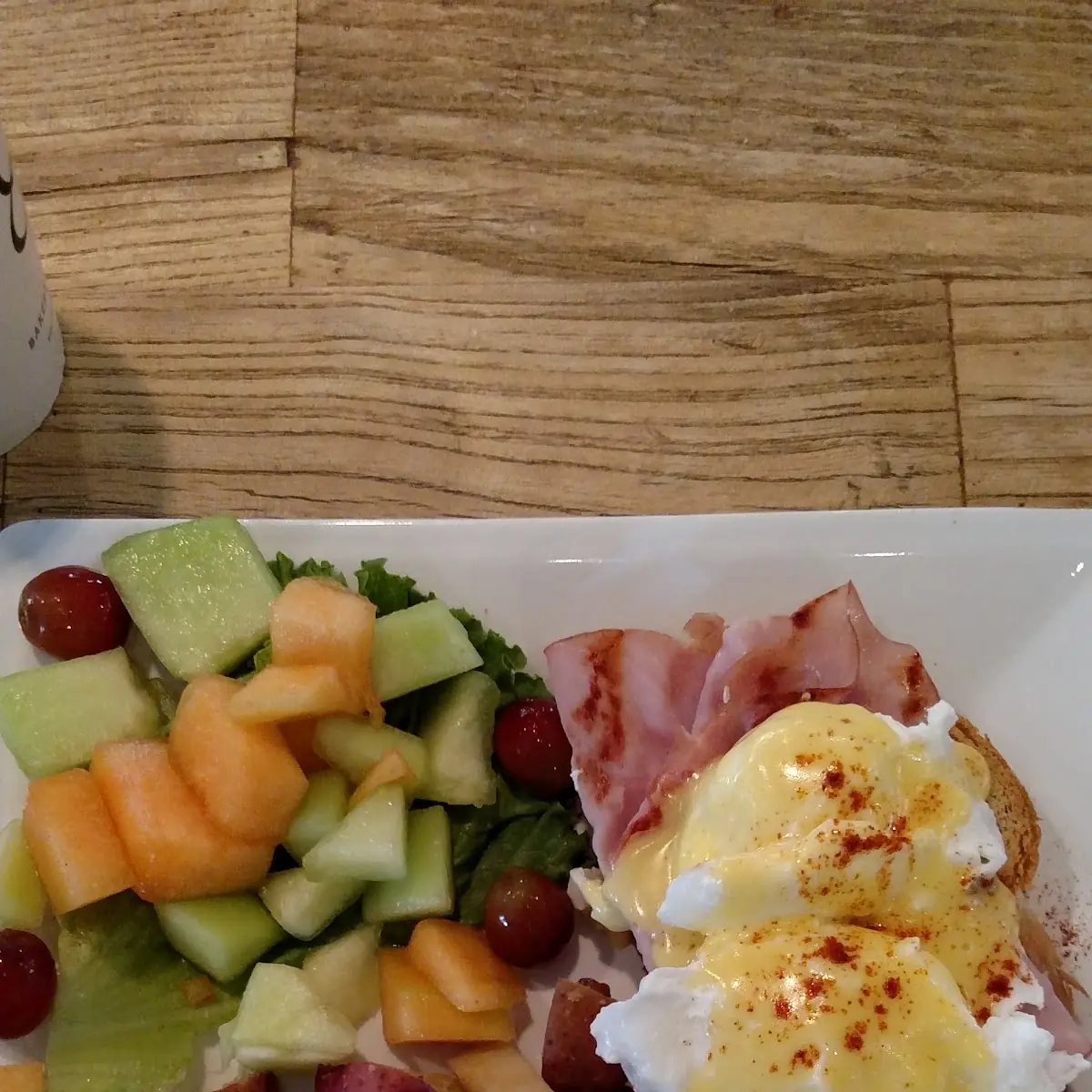 Eggs Benedict with Seasoned Potatoes