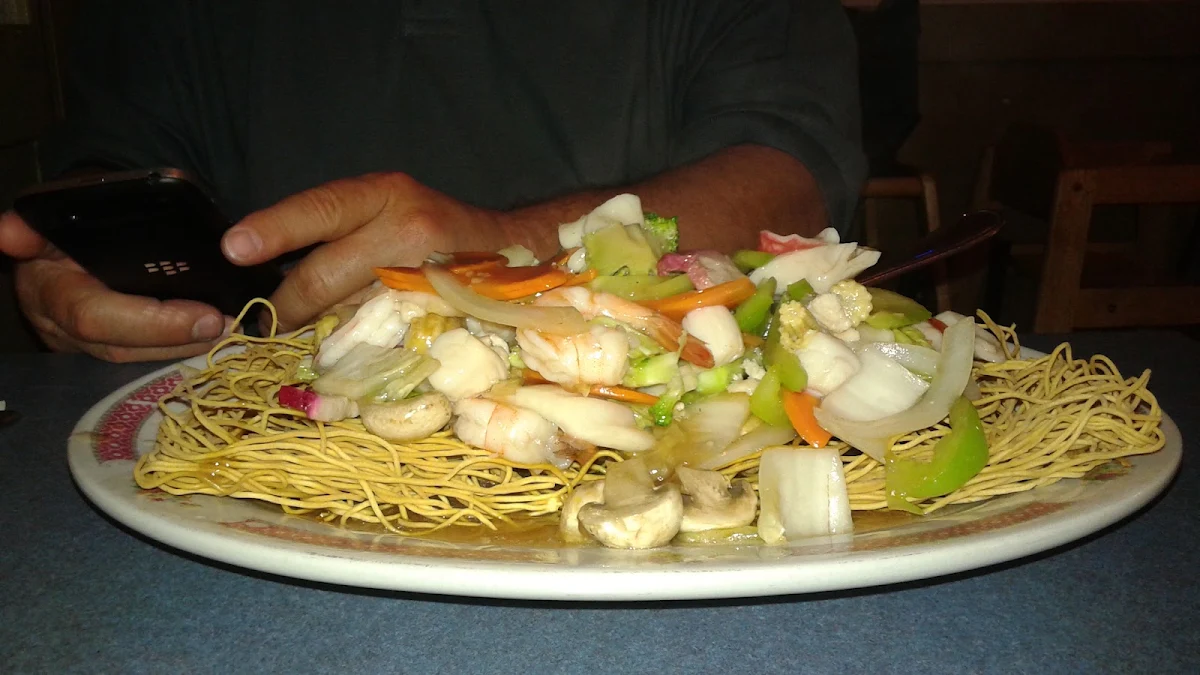 139. Shanghai Noodle (Chicken Or Beef)