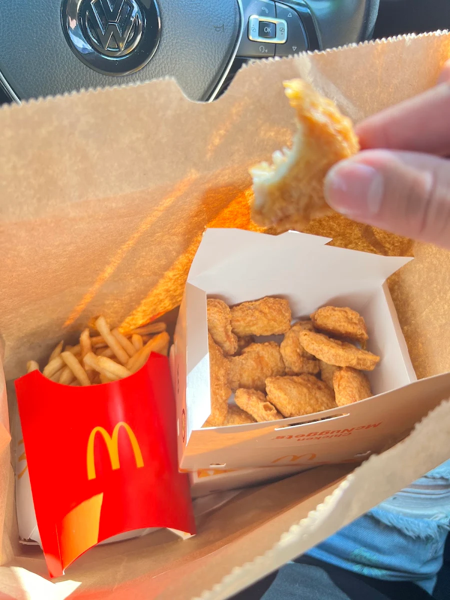 40 Nuggets mc Spicy Chicken, McDonald's Eastlink Northbound