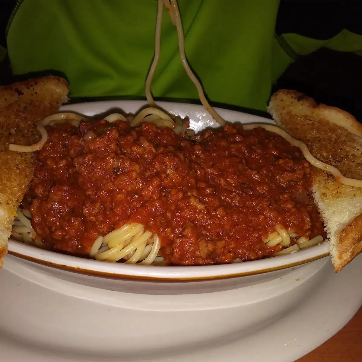 Spaghetti with Garlic Bread