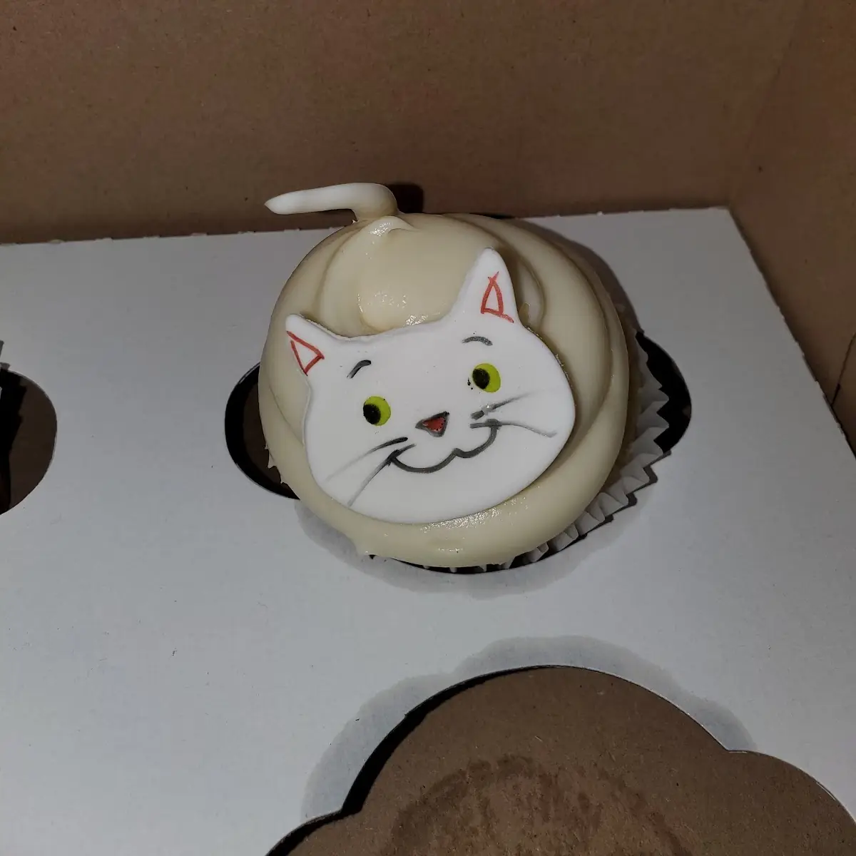Vanilla Cake with Cream Cheese Frosting