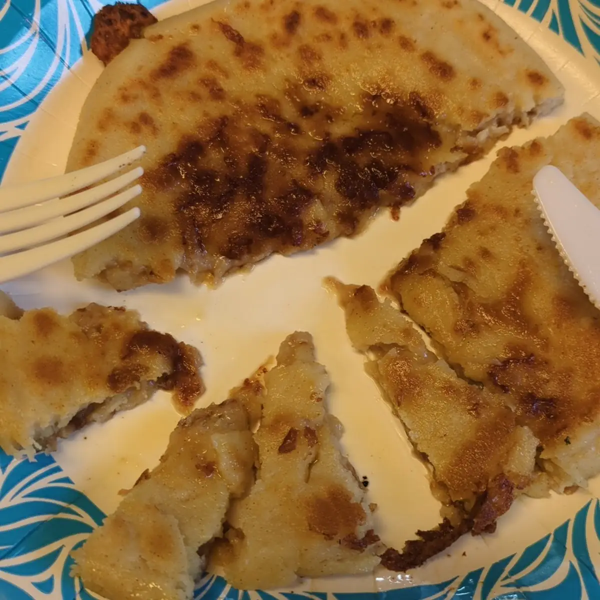 Chicharron Con Queso Pupusa