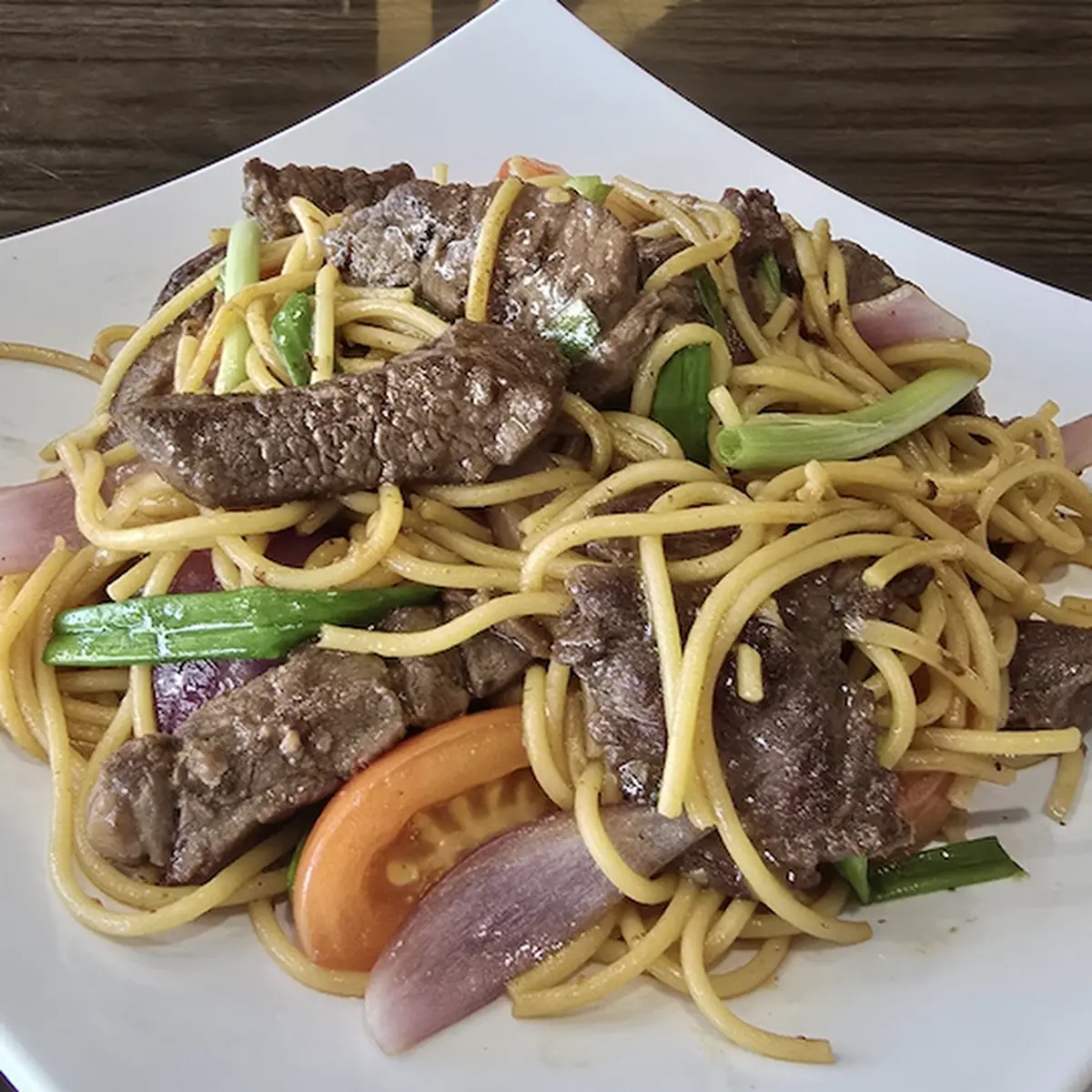 Tallarin Saltado Con Carne Pollo O Marciscos