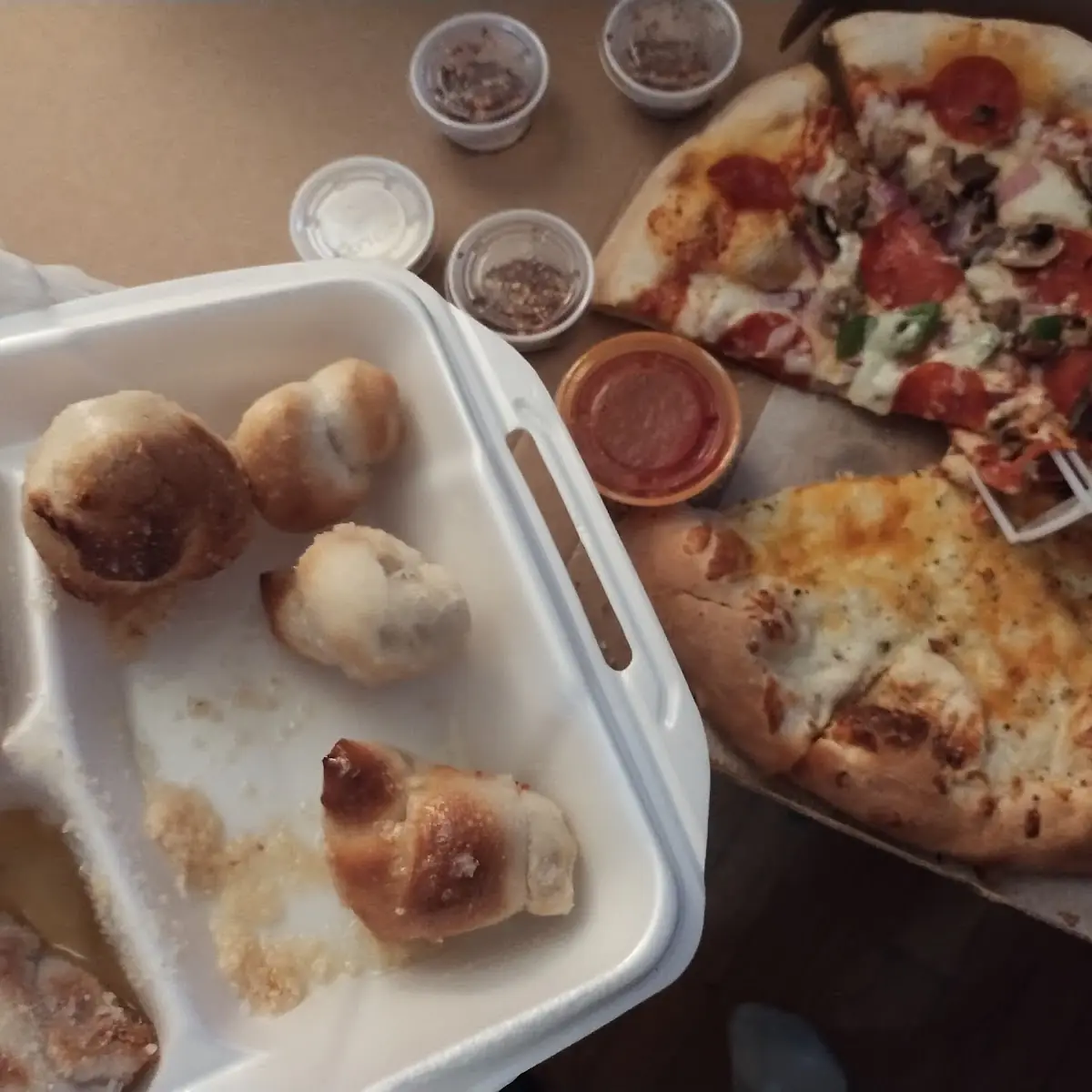 One 20'' Two Topping Pizza & Garlic Knots