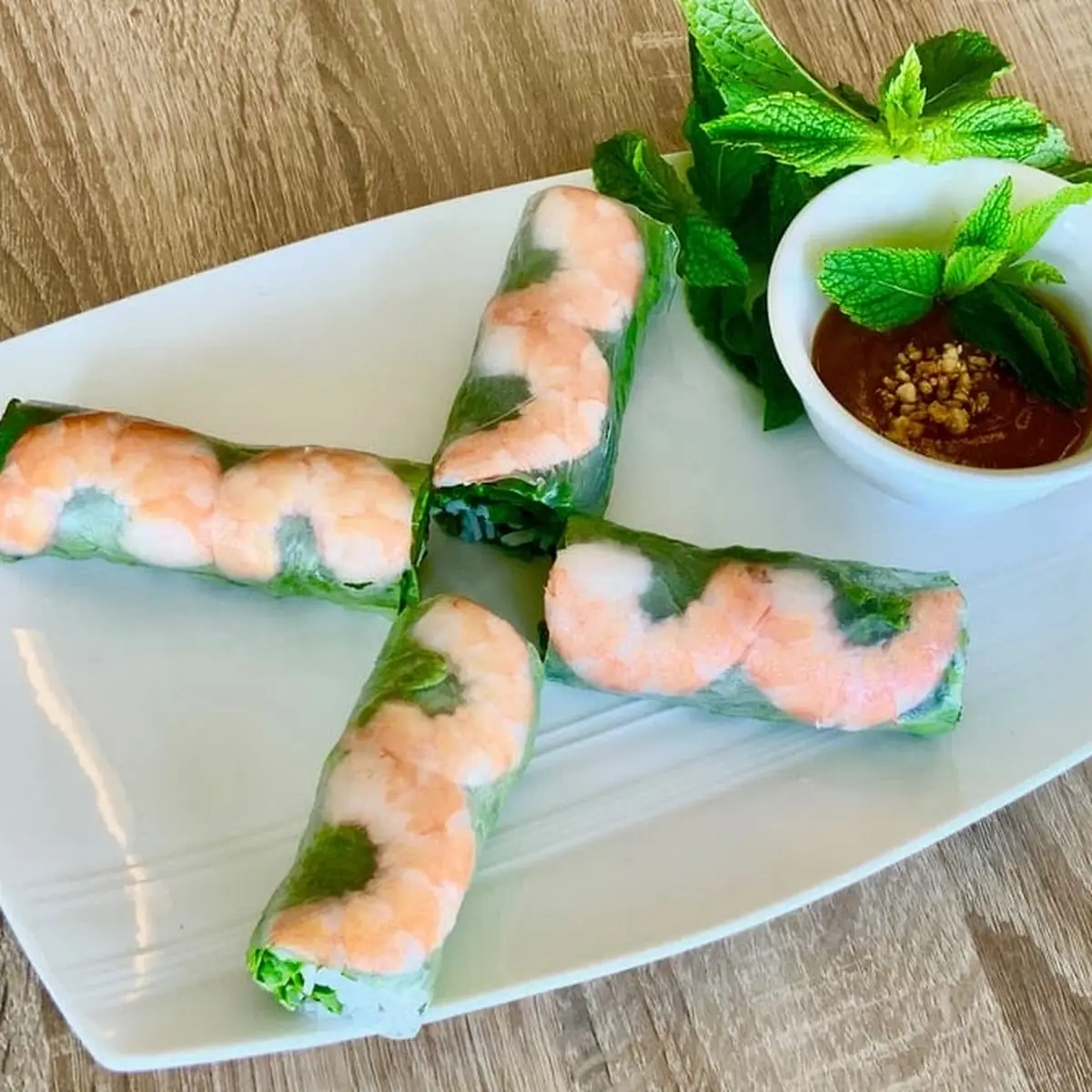Fresh Shrimp Spring-Rolls with Steamed Shrimp Vermicelli Lecture Mint Peanut Sauce in Rice Paper