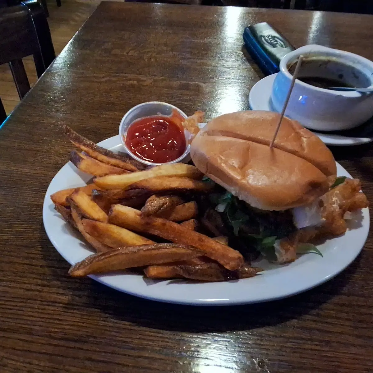 Pub Burger and British Chips