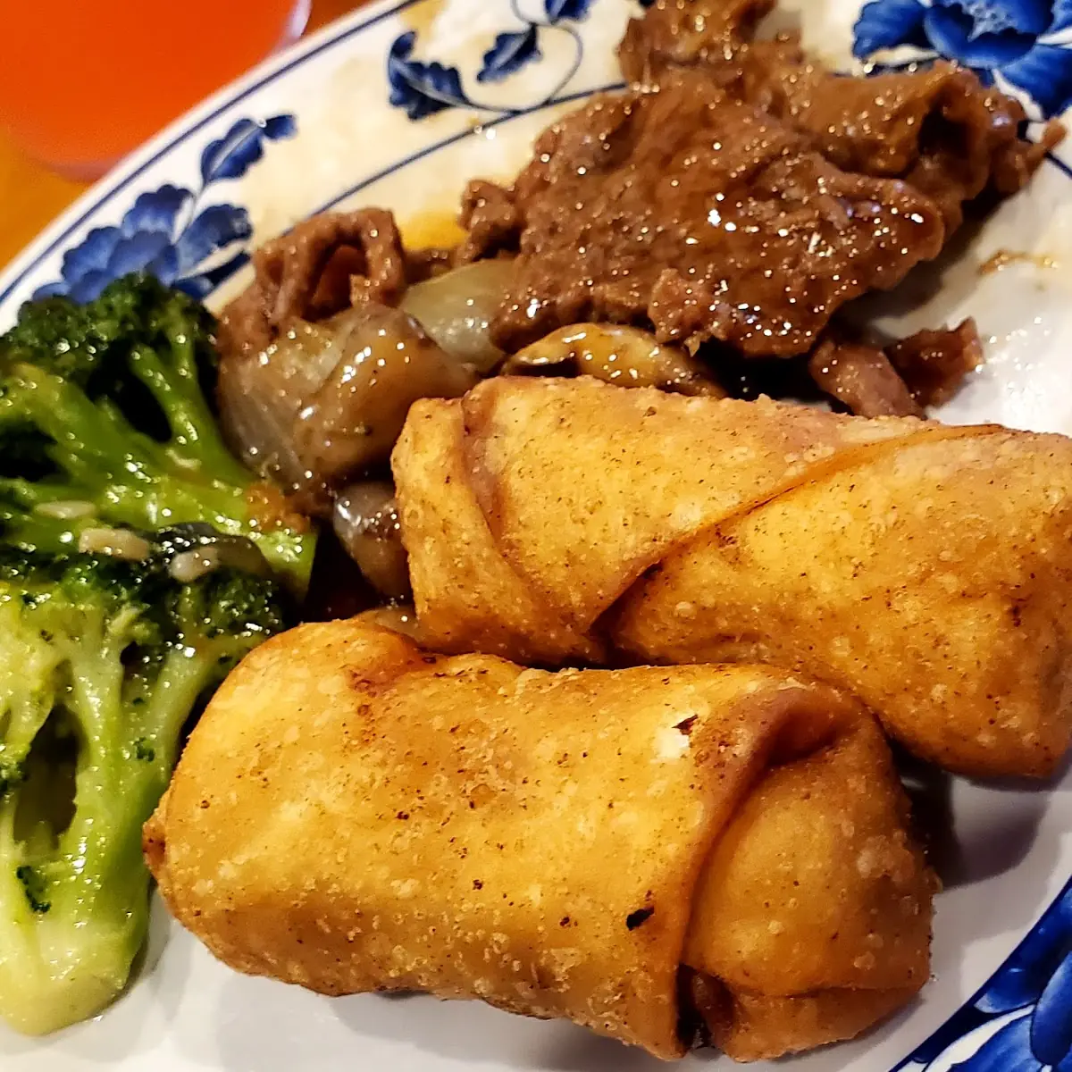 Egg Roll Broccoli with Garlic Sauce