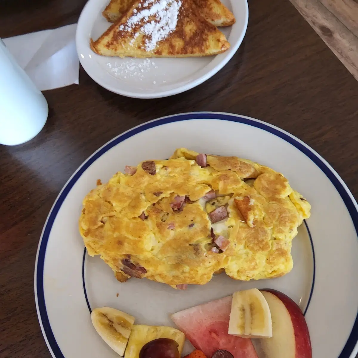 Meat Omelette with Mozzarella Cheese and Fruit