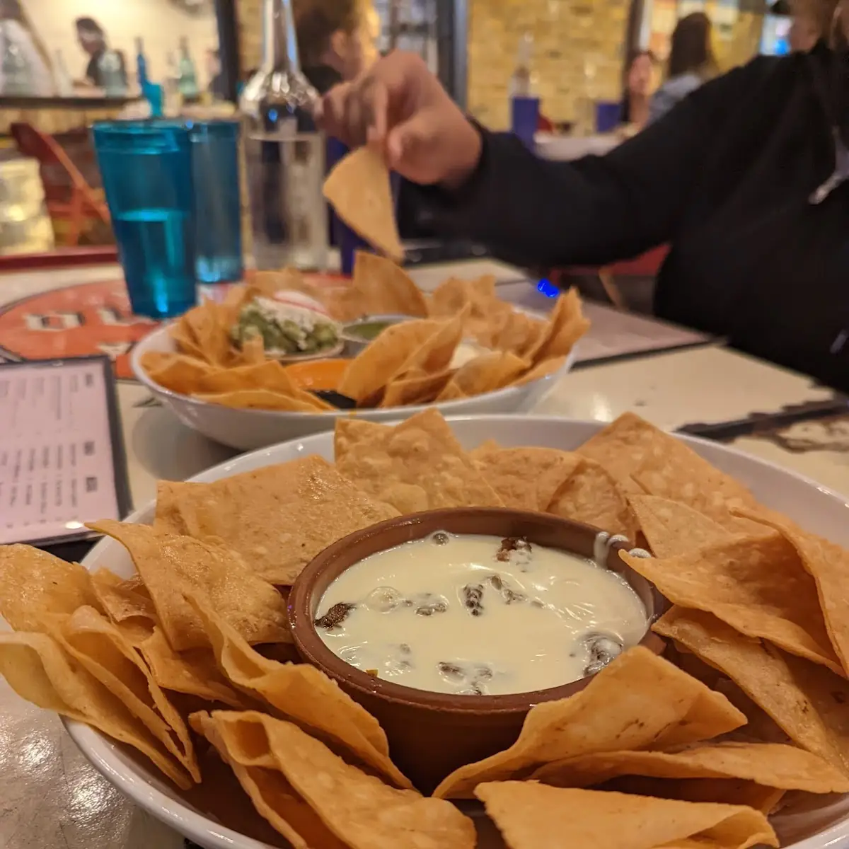 Queso Fundido Con Chorizo