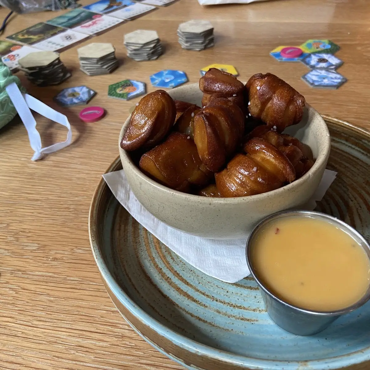 Pretzel Bites w Beer Cheese