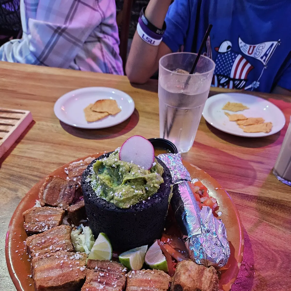 Chicharrón Con Guacamole Dip