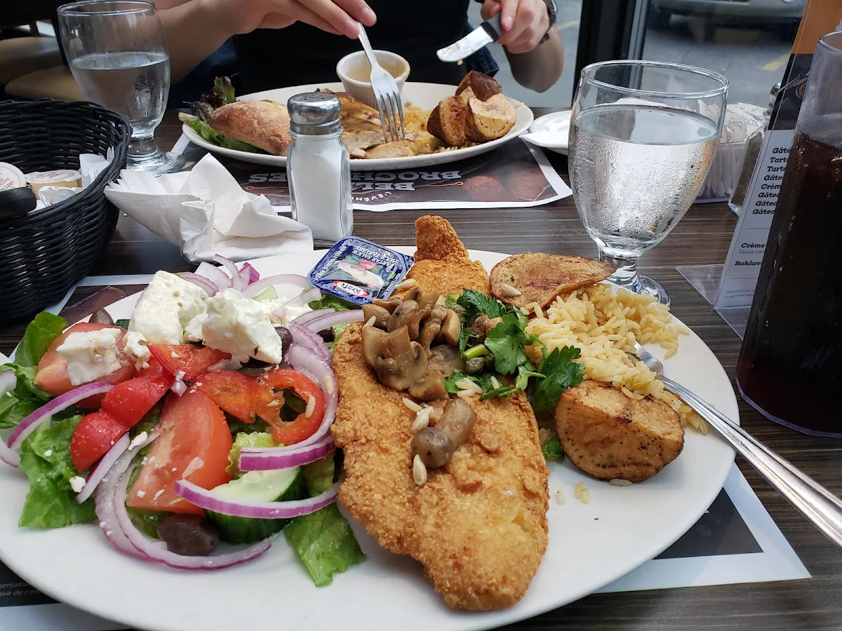 Poisson Blanc, Casa Grecque