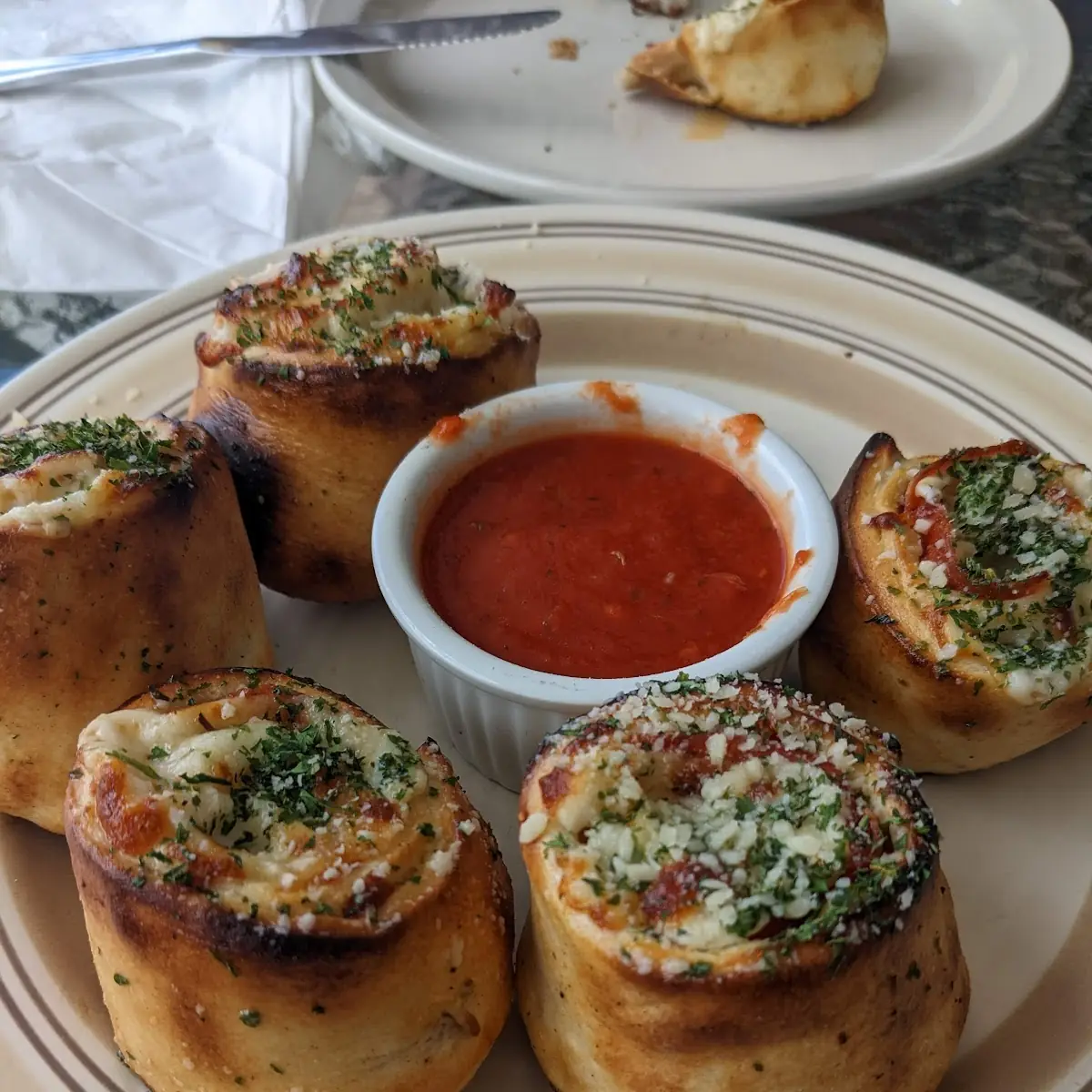 Garlic Knots with Marinara Sauce