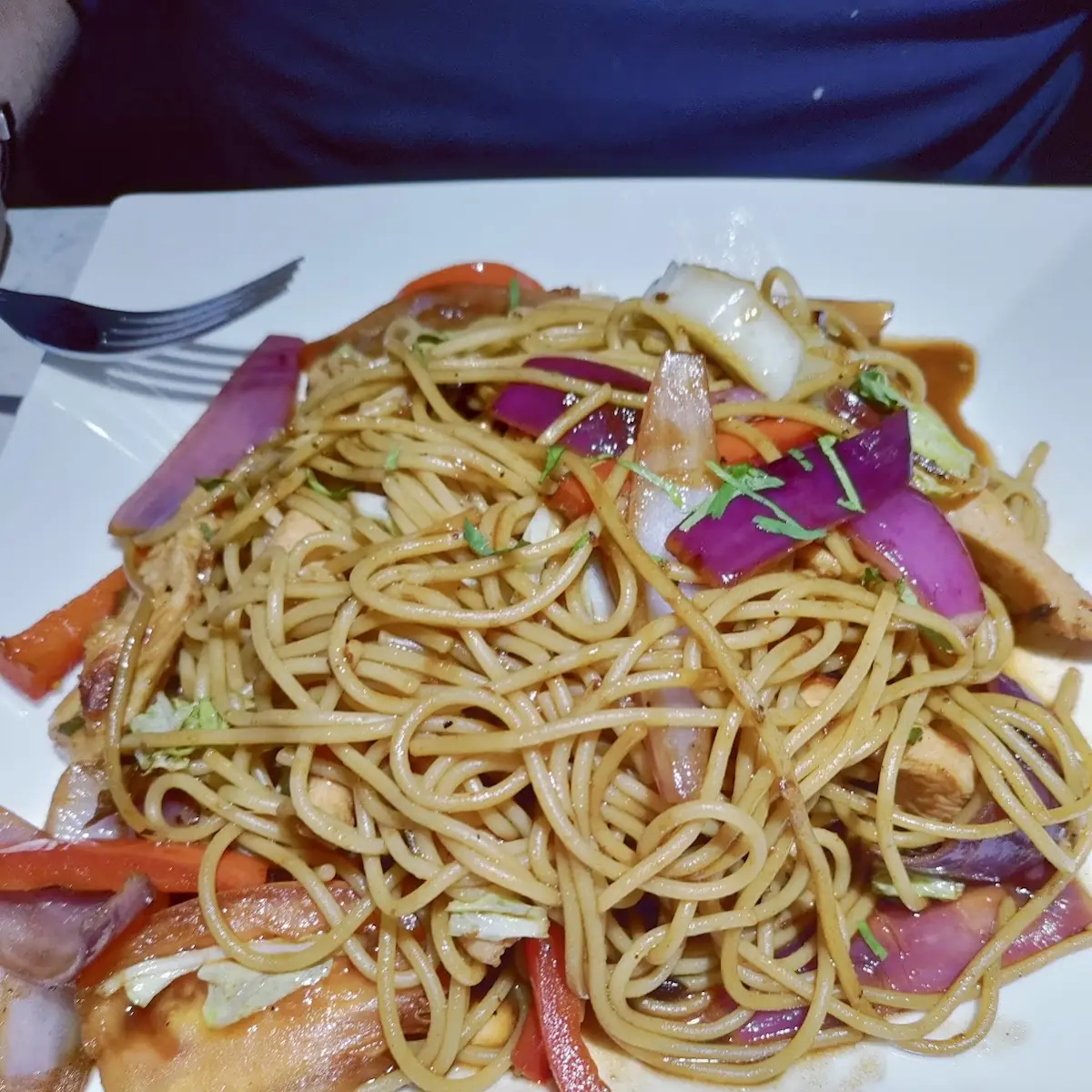 Tallarín Salteado de Pollo