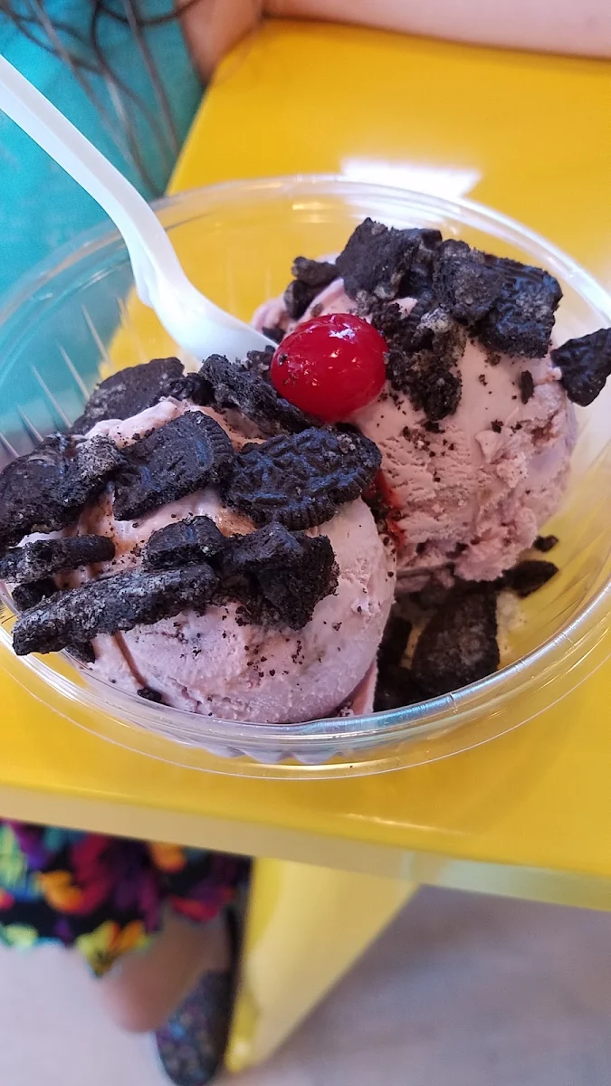 Cookie Dough Sundae with Oreo Topping