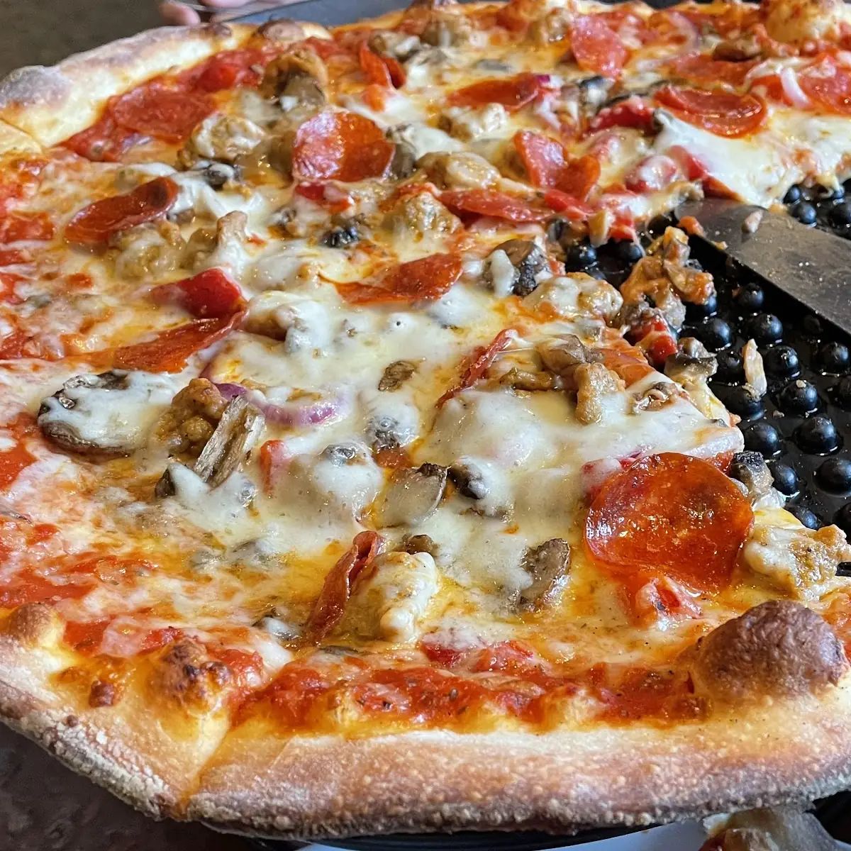 Supreme Pizza 16