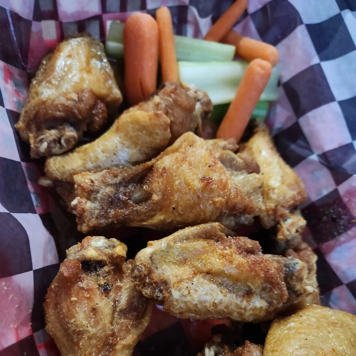 Chicken Wings with Vegetable Sticks
