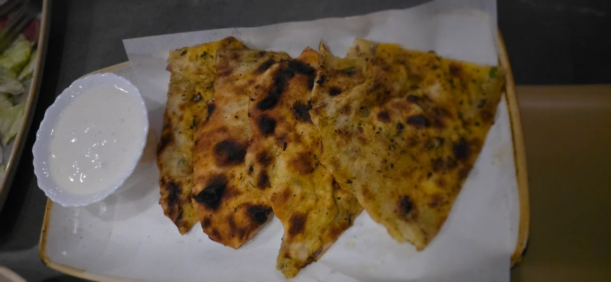 Amritsari Kulcha, Dhaliwal's Lounge