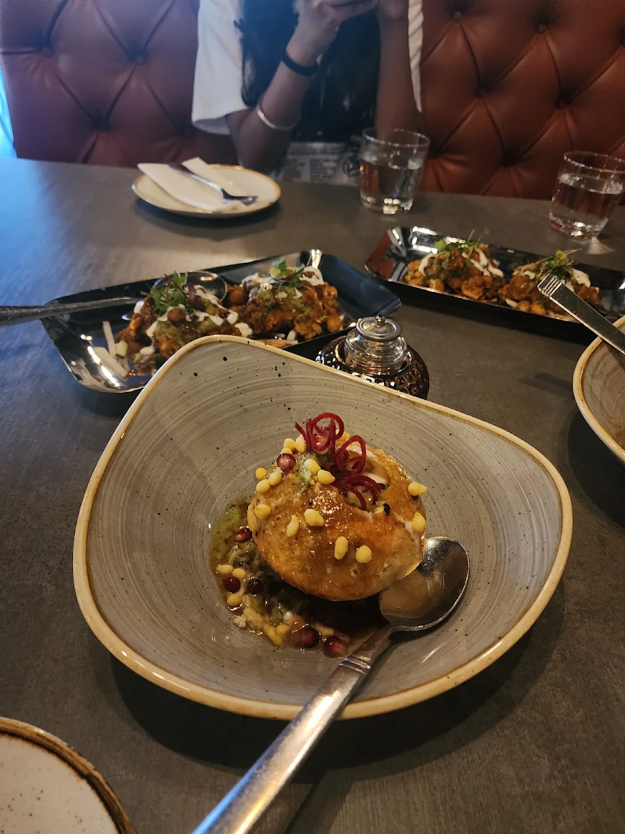 Raj Kachori, Dhaliwal's Lounge