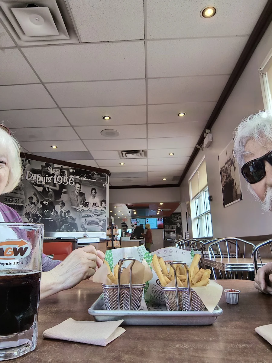 Hamburger & Frites, A&W Canada