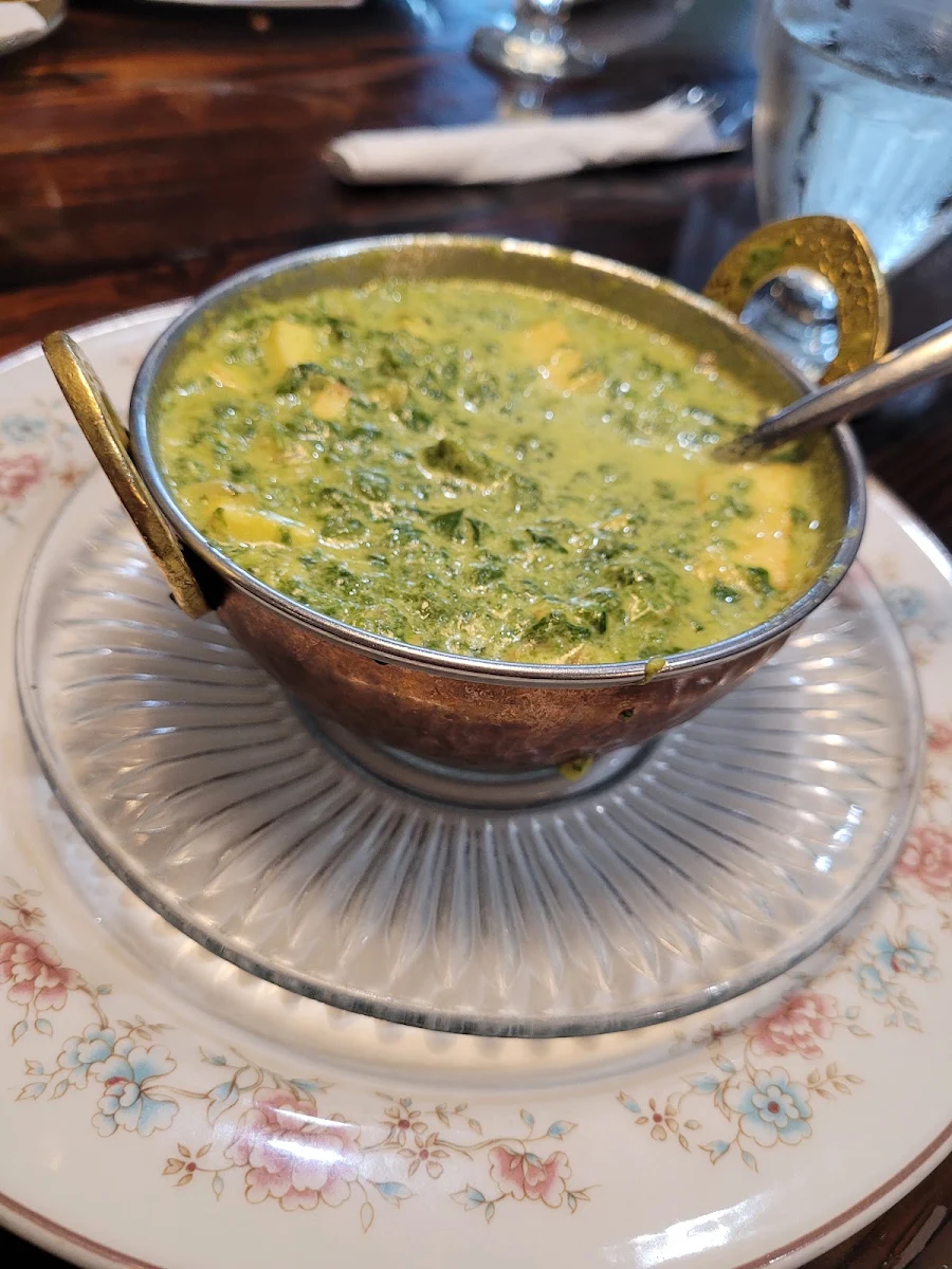 Palak Paneer Without Tomato Sauce, Highway Host Restaurant