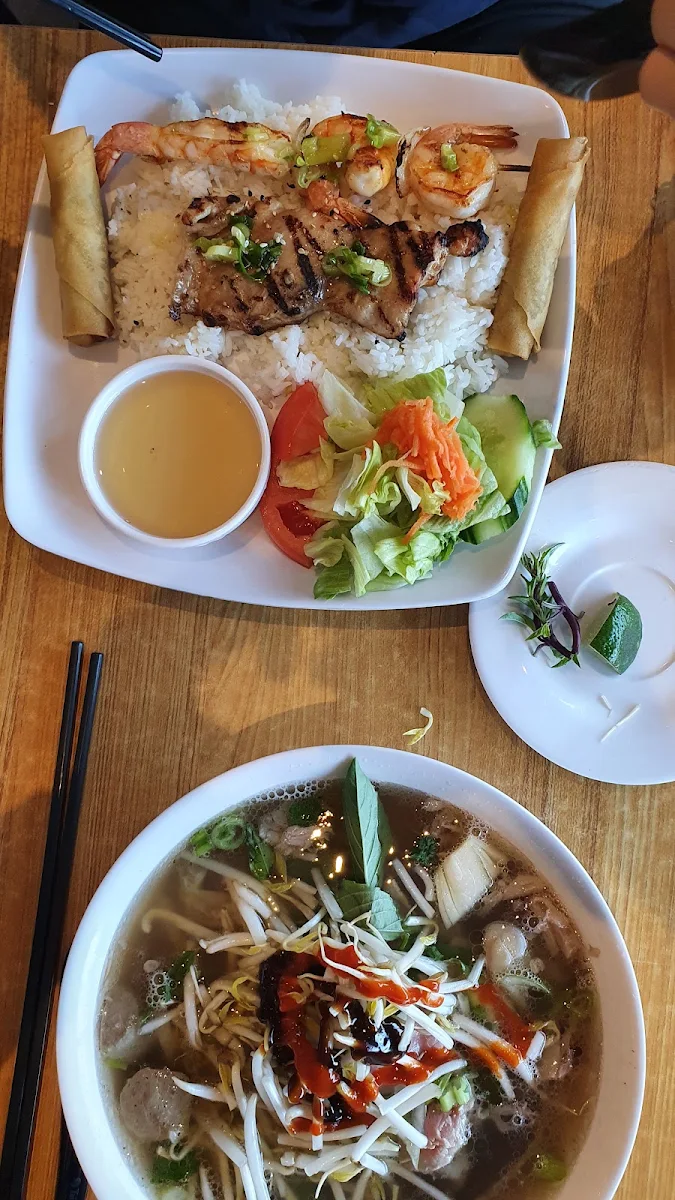 Cơm Sường Nướng Và Phở Đặc Biệt