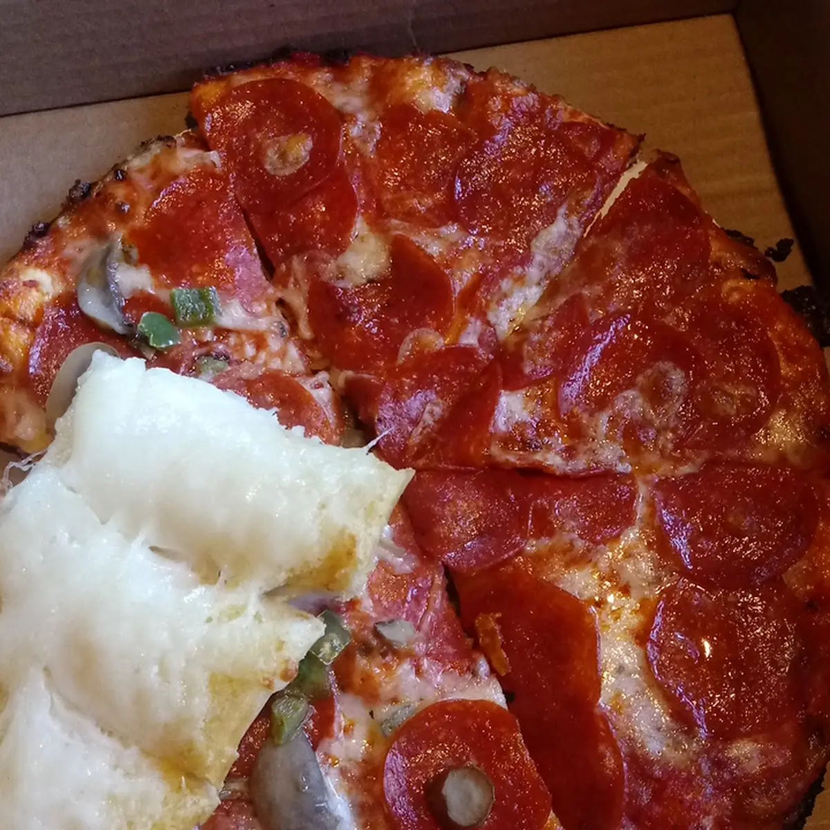 Pepperoni Deluxe Pizzas with Cheese Bread
