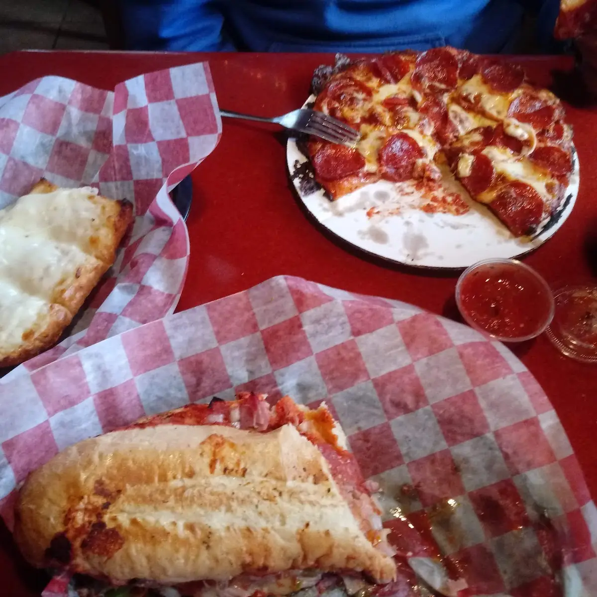 Pepperoni Pizza with Garlic Bread w Cheese