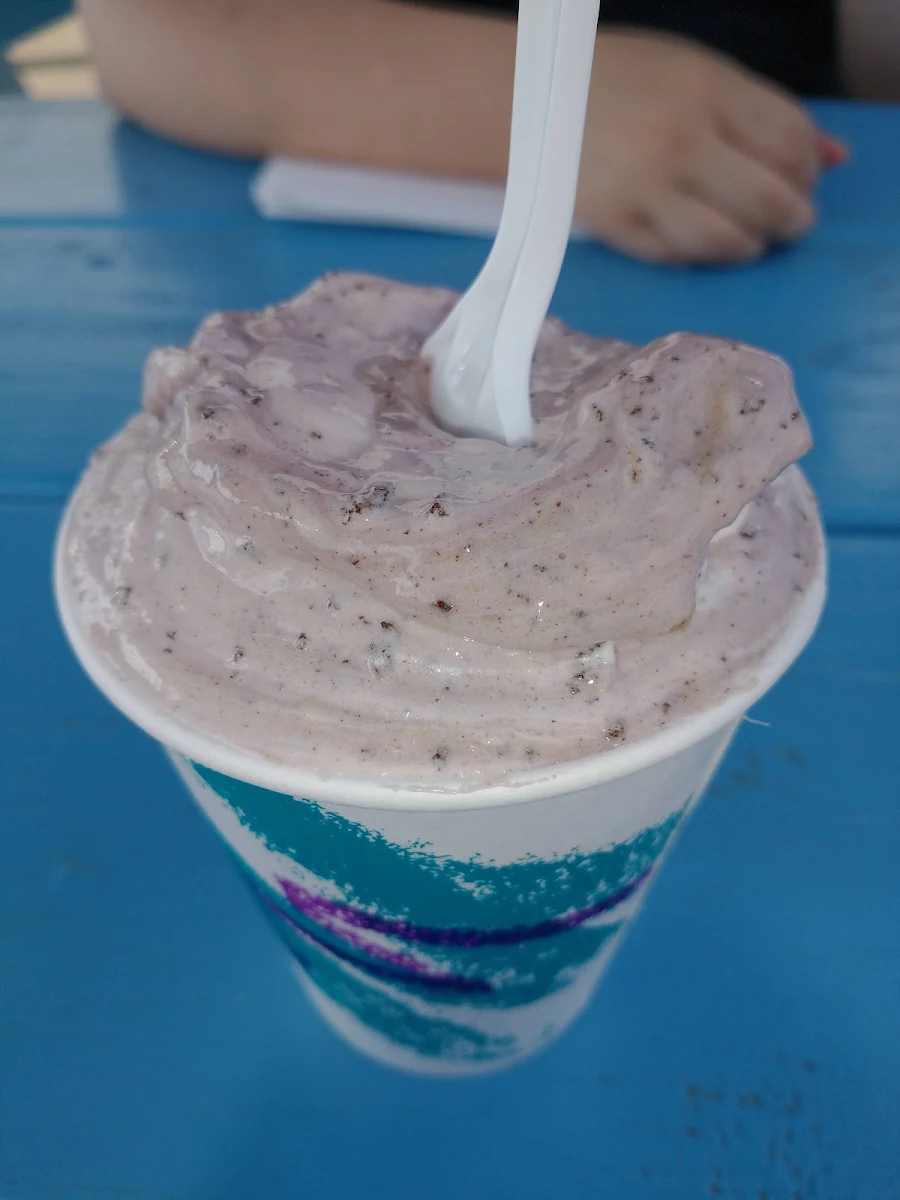 Black Raspberry Cake Crunch Flurry
