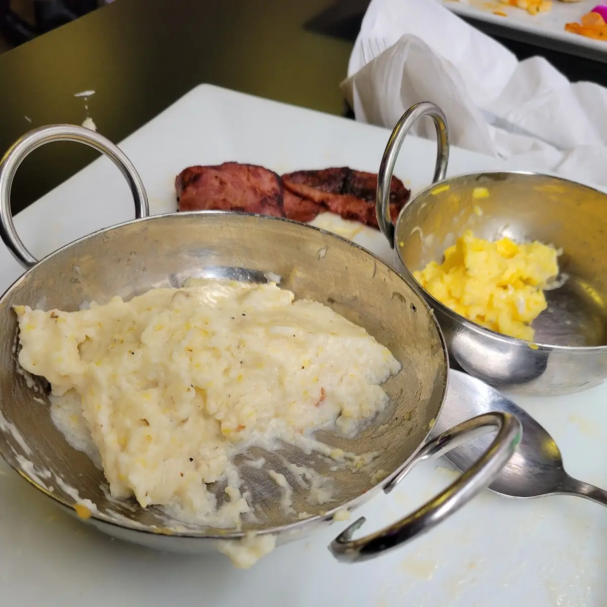 Grits Scrambled Eggs with Cheese and Turkey Bacon