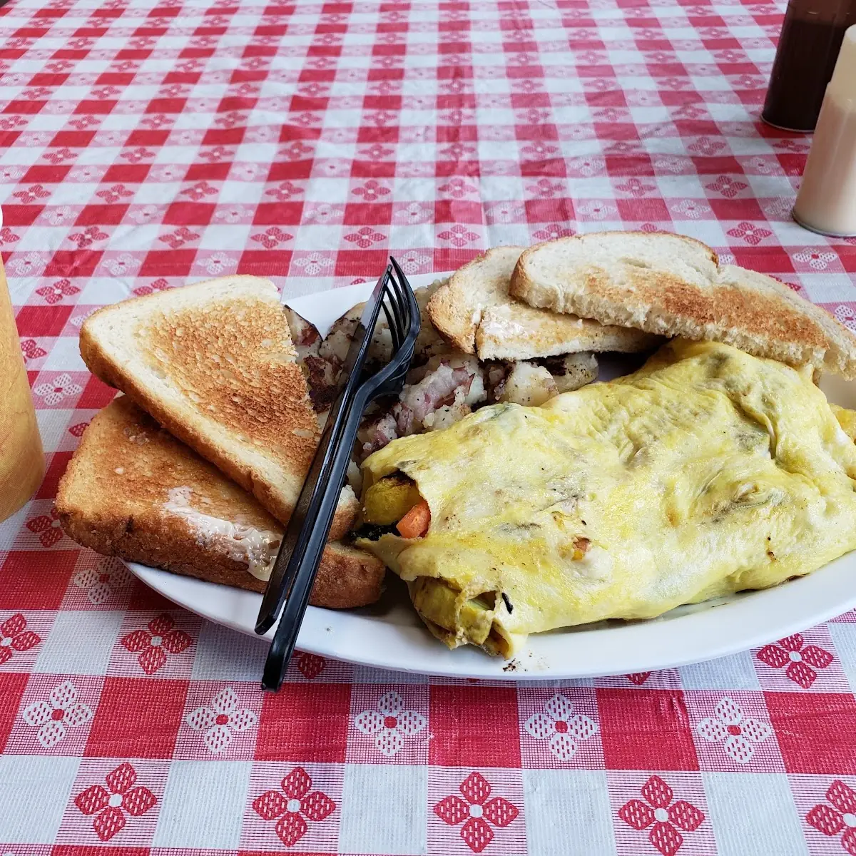 Veggie Omelette with Toast