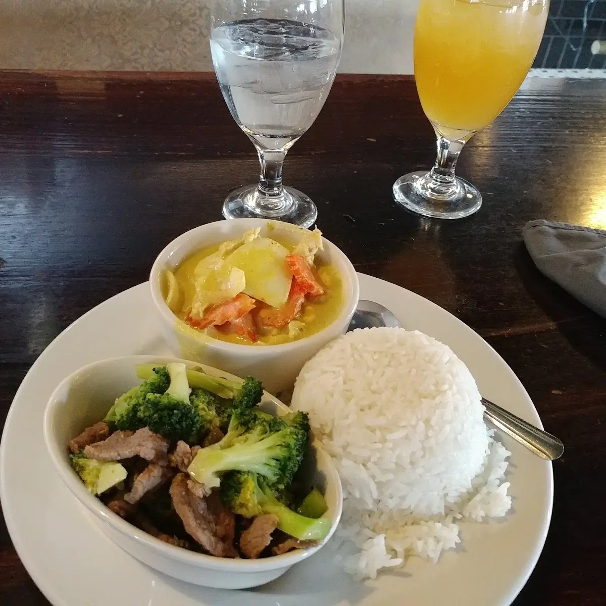 Yellow Curry Beef Broccoli Lunch Special