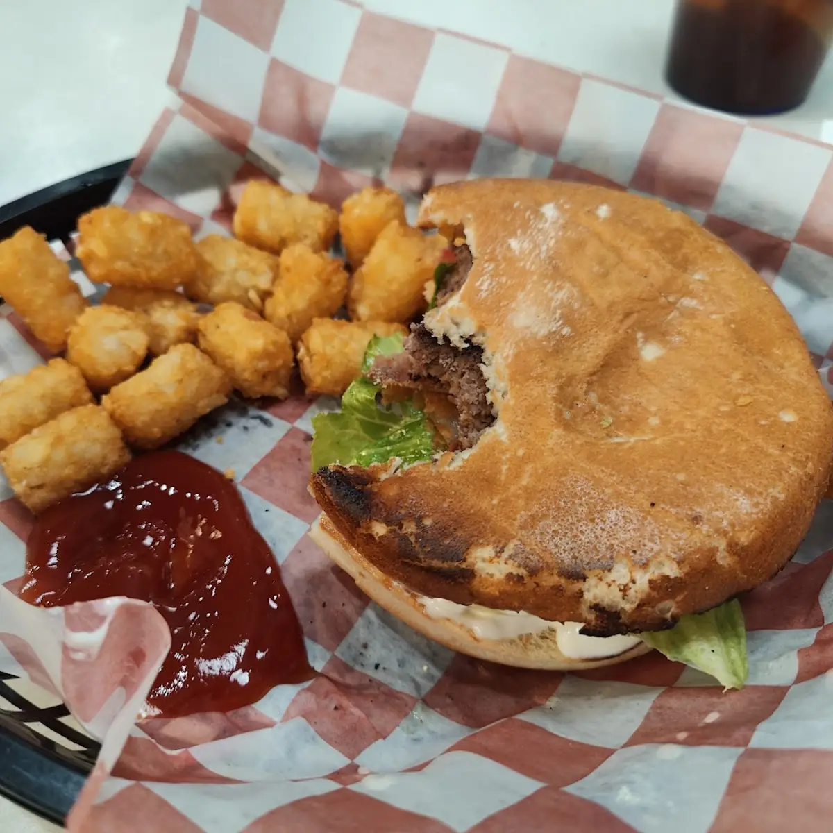 Western BBQ Burger w Tots