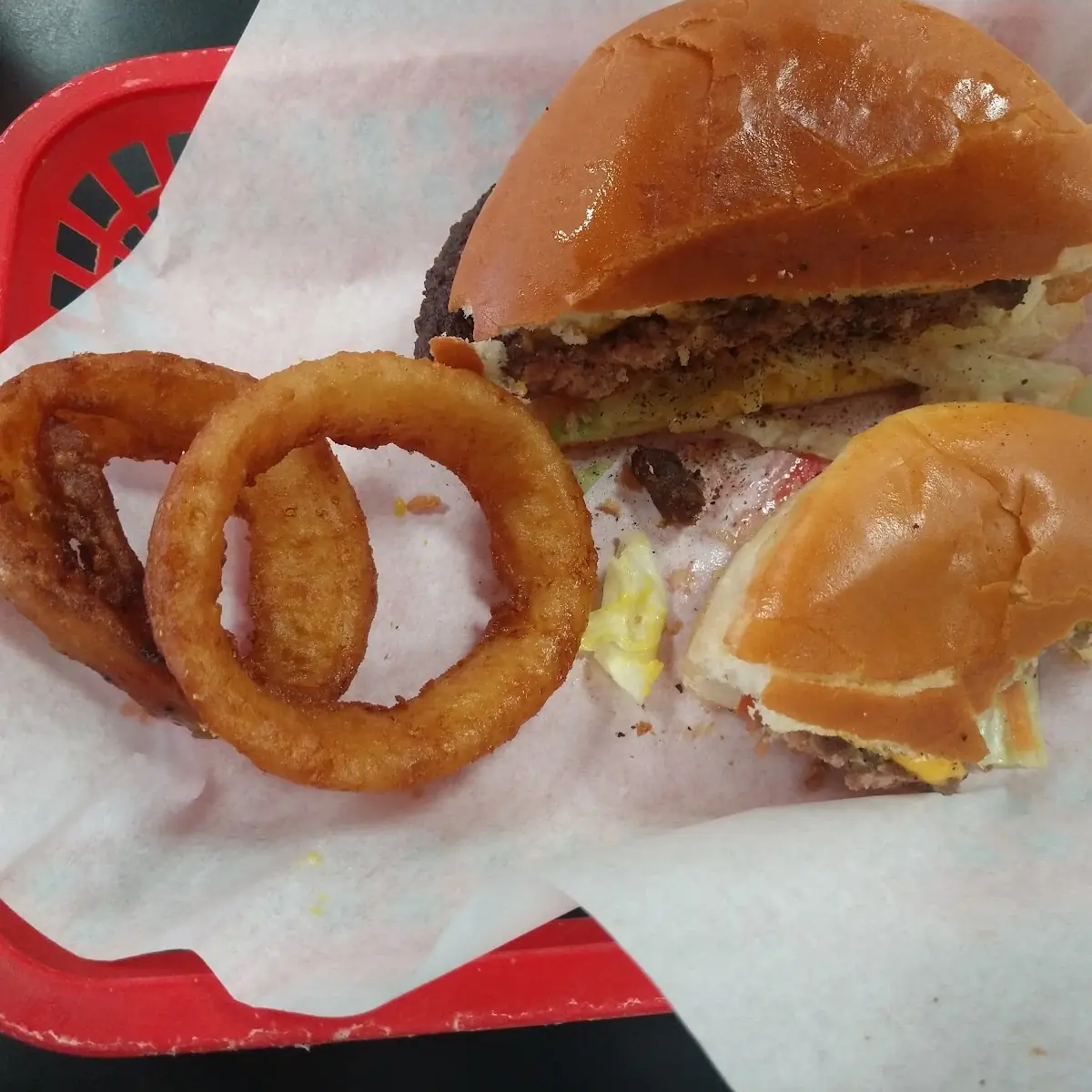 Cheeseburger with Onion Rings