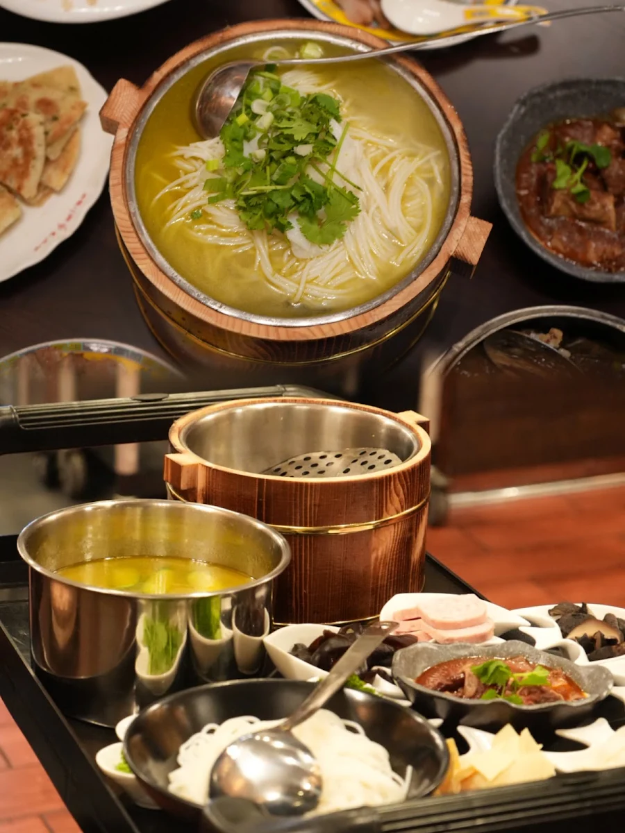 Clear Broth Stone Pot Beef