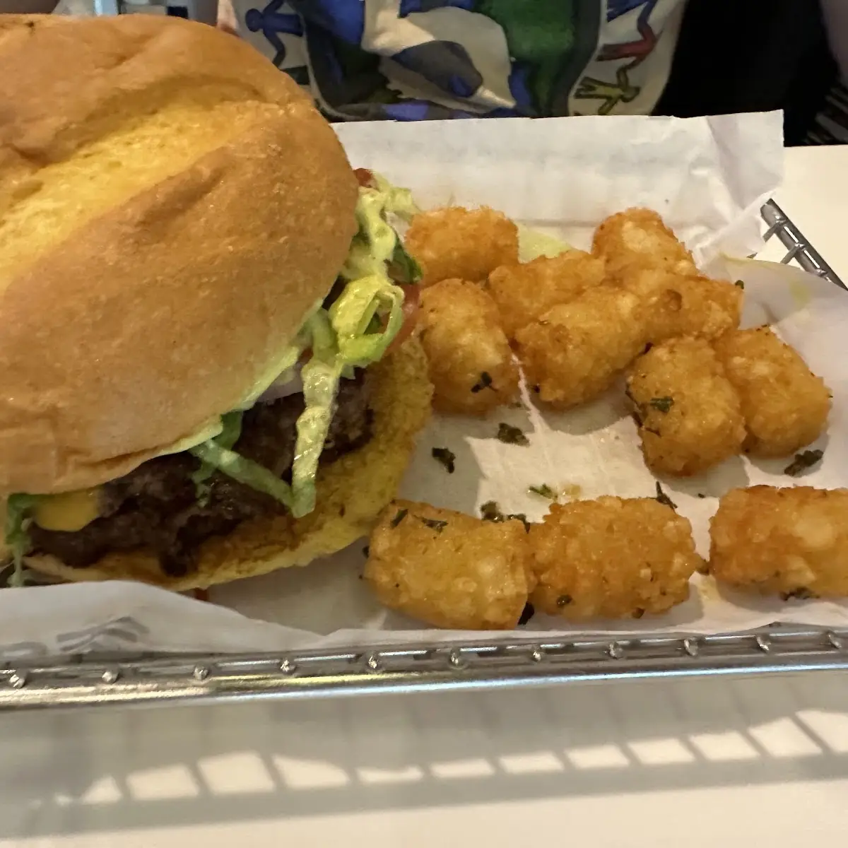 Cheeseburger with Tater Tot’S
