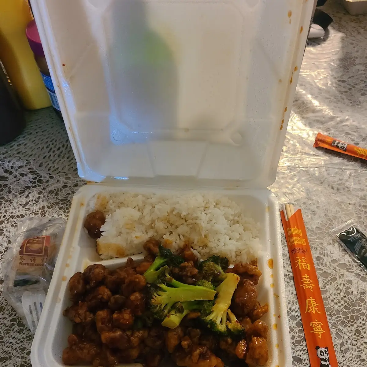 General TSO Chicken w Broccoli and Plain Rice