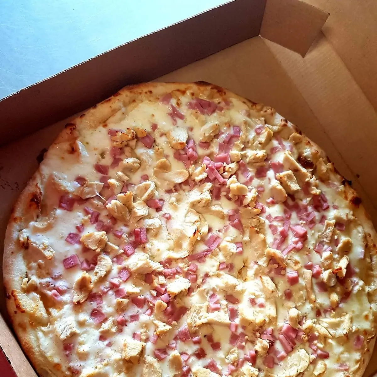 Pollo Jamon En Salsa Carbonara