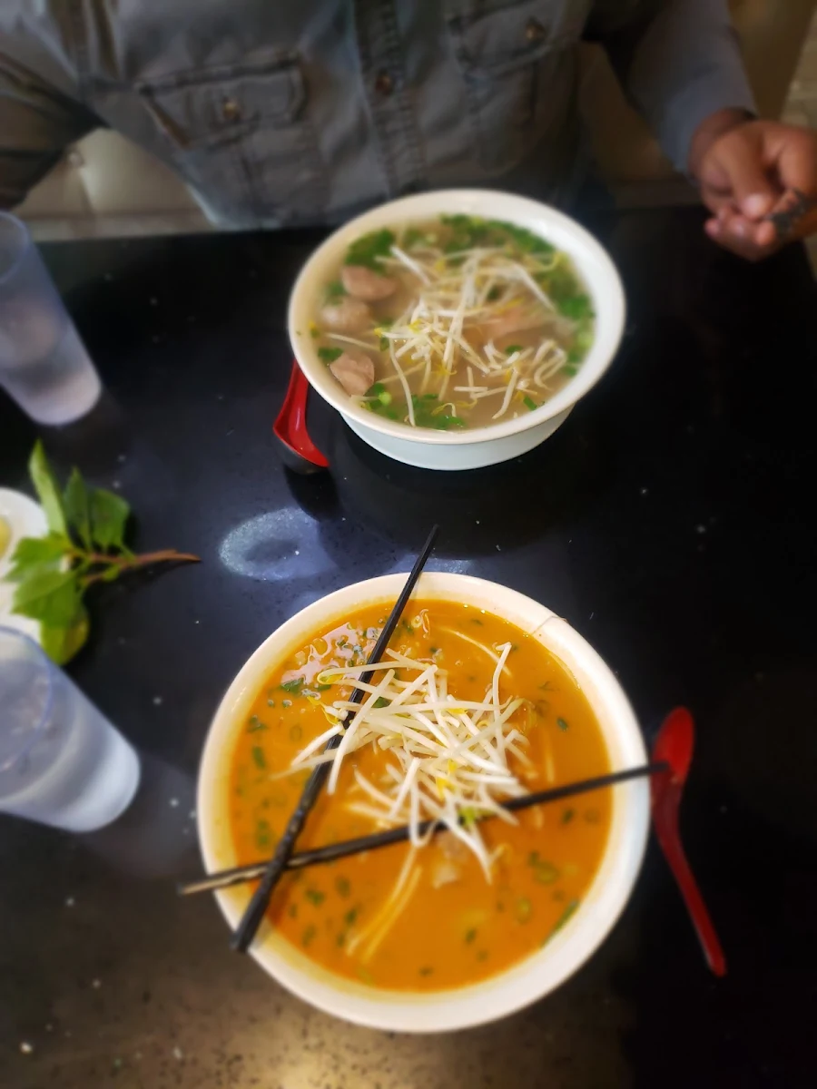 Beef Satay with Rice Noodles in Soup - Pho Satay