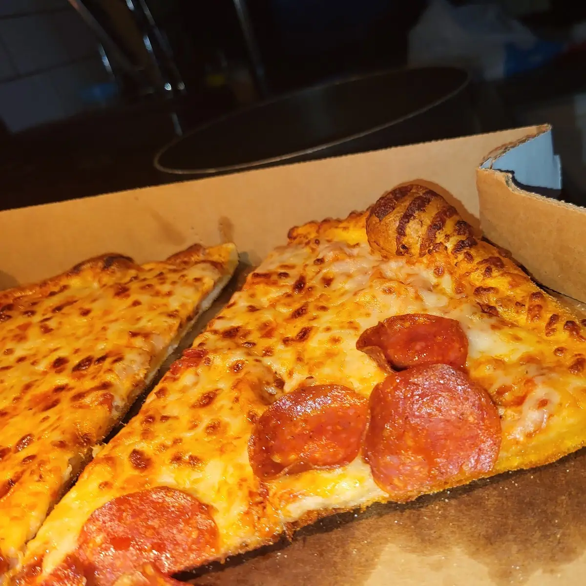 'Thinsliced Pepperoni Pizza