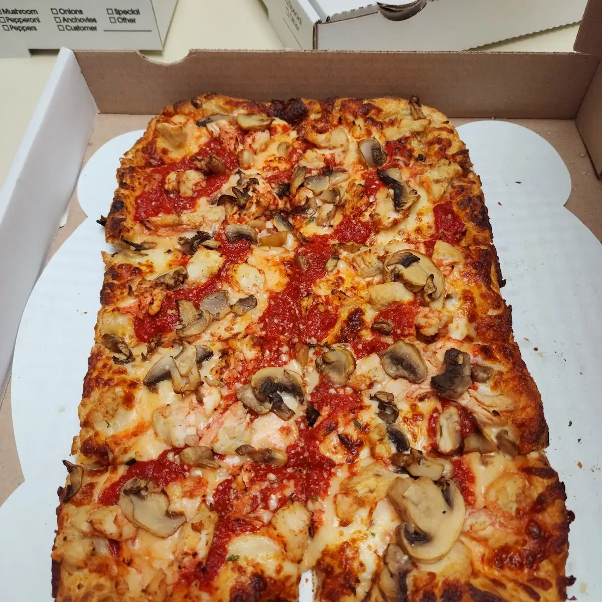 Mushroom Chicken Pizza