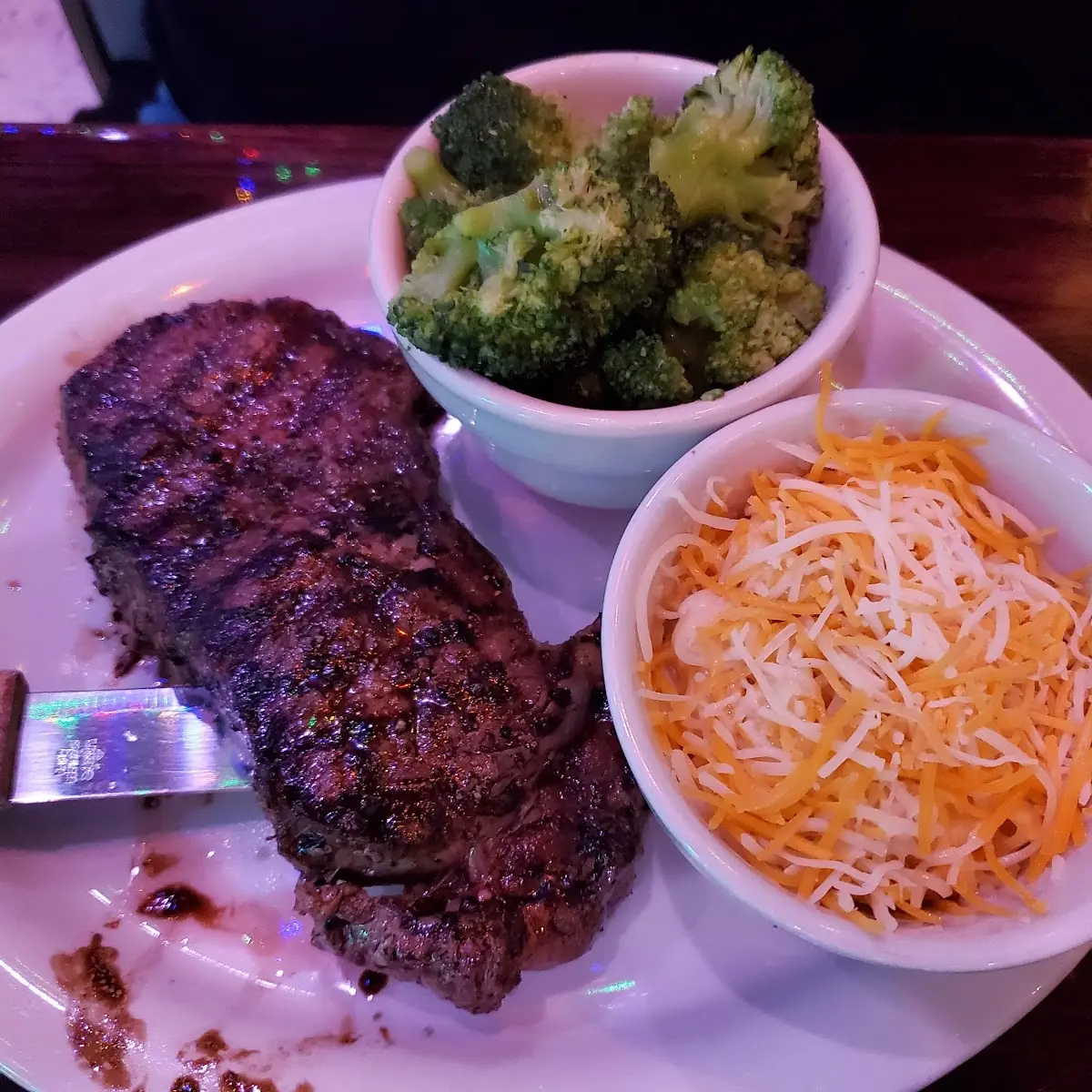 10 Oz Ribeye with Mac & Cheese & Broccoli