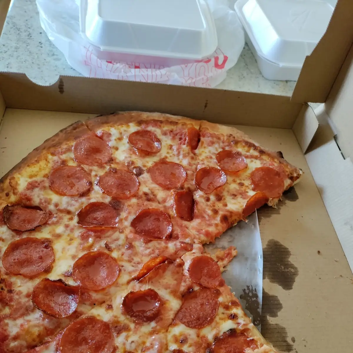 Large Pepperoni Pizza