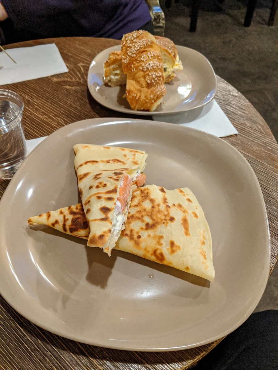 Salmon Crepe, Le Macaron