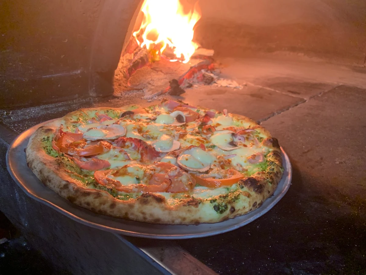 Paris Pizza, La Q Woodfire Pizza & Italian Restaurant (BYO)